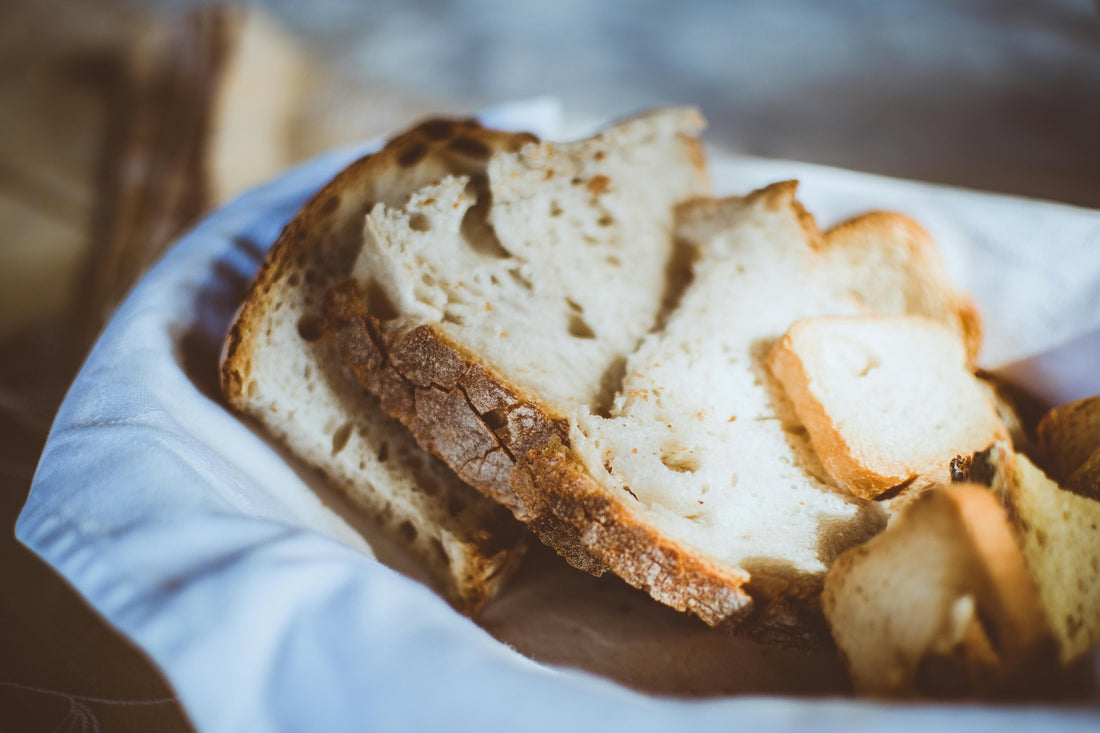 Világos puha kenyérlisztből készült kenyér és zsemle recept – az otthoni pékség mestere!
